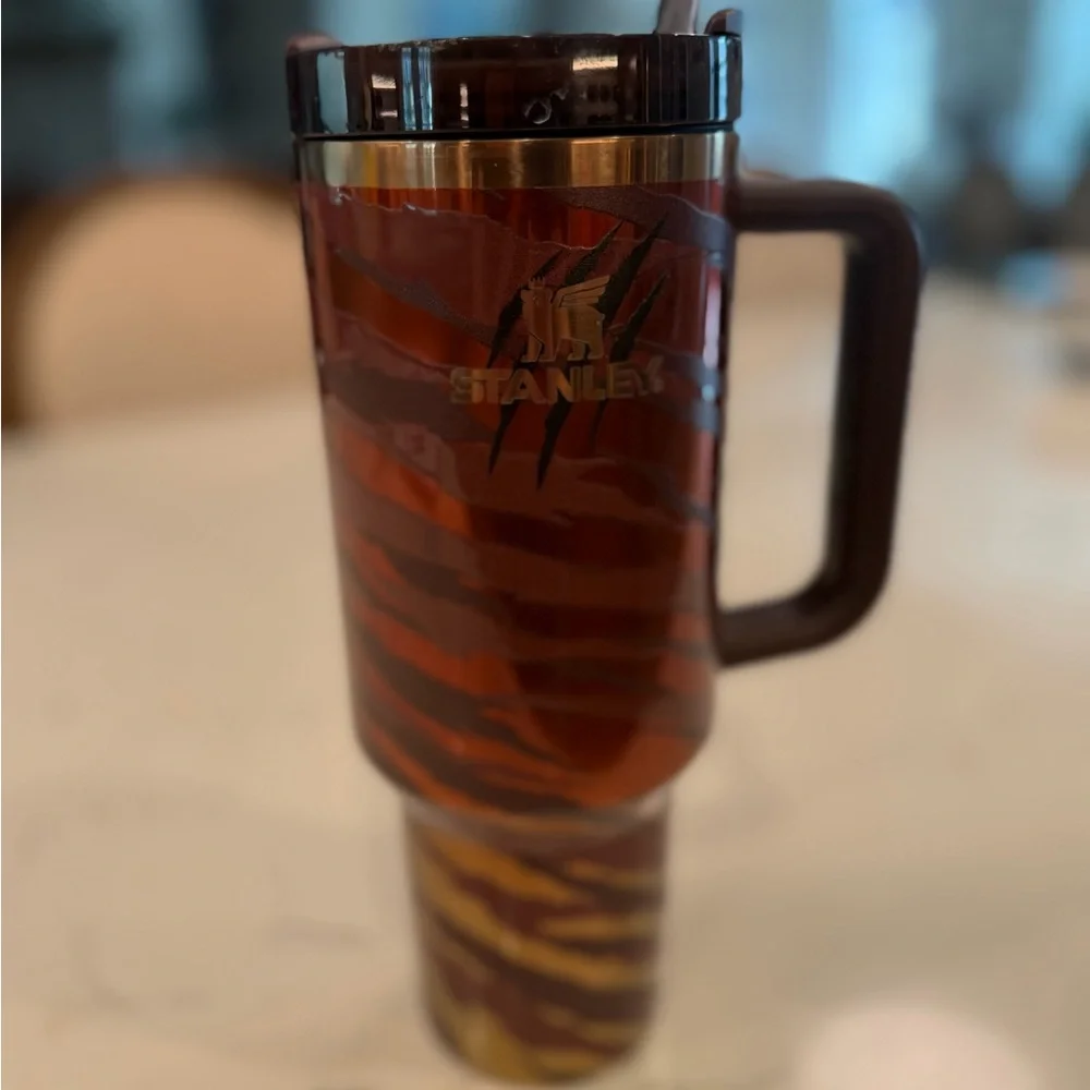 Stanley 40 oz. TYLA TYGER Quencher Tumbler -Brown/Gold Travel Mug. NEW IN BOX.. - Picture 1 of 7